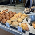 LUCKY BAKERY - 