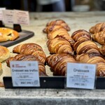 LUCKY BAKERY - 