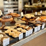 LUCKY BAKERY - 