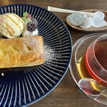 キュウカフェ - 自家製アップルパイ