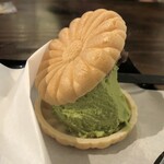 中町茶寮 - 食べていいのか..この模様...