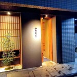 鮨 梵 - 表はみつよしさん、右奥が入口