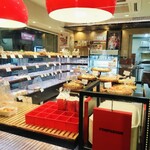 ポンパドウル - 日付が変わる前くらい　棚はこんな感じです