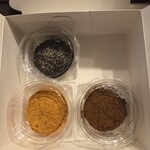 覚王山 フルーツ大福 弁才天 - 試食したくなり、無理を言って各１つずつ分けて頂いた。