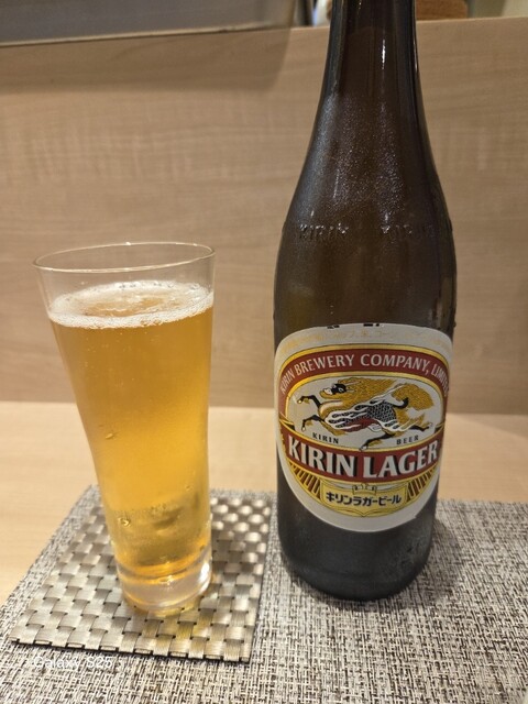 KIRIN ビール 壁掛け アンティーク調看板　希少性　おじさん　ビール 非売品】KIRIN LAGER キリンラガービール ディスプレイ看板 赤