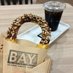 BAY - 料理写真:アーモンド＆チョコレート　＋　アイスコーヒー