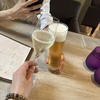 スミレオオサカ - rumiクシーは、やっぱりビール✨私はスパークリングワインで⋆*॰¨̮⋆｡˚ｶﾝﾊﾟ━(*´ω｀)o∪∪o(´ω｀*)━ｲ✨