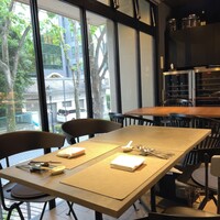 ON the TABLE CHINESE - 
