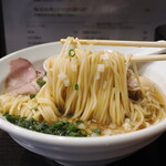 丿貫 福富町本店 - 吟鱗イカ煮干蕎麦の麺