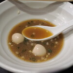 丿貫 - 吟鱗イカ煮干蕎麦のスープ