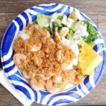 Big Wave Shrimp - Peeled Garlic shrimp2(サラダとパインが付いているのが特徴)