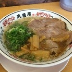 丸醤屋 - 丸醤ラーメン、麺かた、ネギ、背脂多め