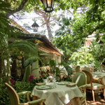 L'Oasis - 中庭のすばらしい席に誘導されます