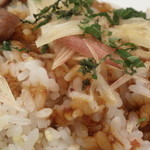 DEAN & DELUCA  - 炙り豚と夏野菜の雑穀もろみご飯；ご飯部分アップ