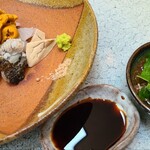 日本料理 TOBIUME - ⑦紫雲丹(福岡県柏原産)
      ⑧虎魚(福岡県柏原産)の身&皮&肝&胃袋&真子 
      虎魚の産卵は春～初夏、旬は冬～晩冬
      体脂肪率4%と脂は少なくアミノ酸が多い、旨み&甘みが豊か、皮や胃袋に真子もあり楽しめた