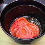 日本料理 TOBIUME - ③焼き濃縮蕃加(福岡県若松産)、索麺海苔(正式名:海索麺、福岡県糸島産) 
      索麺海苔は香りが良く、プニプニ&シコシコの食感、蕃加の甘みのある軽い酸味との相性○
      こういう意外な組み合わせも得意ですよね