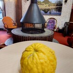 埼玉国際ゴルフ倶楽部 - 頂いた鬼柚子✨素敵なロビーにて