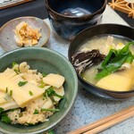 日本料理 TOBIUME - ⑪白子筍(福岡県合馬産)&芹(福岡県若松産)ご飯
      ⑫虎魚(福岡県柏原産)入りお味噌汁
      ⑬障泥烏賊(福岡県芦屋産、3日寝かせ)&白子筍福岡県合馬産、産地初出荷)の和え物 