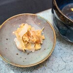 日本料理 TOBIUME - ⑬障泥烏賊(福岡県芦屋産、3日寝かせ)&白子筍福岡県合馬産、産地初出荷)の和え物 
      障泥烏賊&白子筍の和え物は初めて、こういうバリエーションも取り入れたのですね