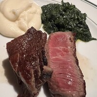 ウルフギャング・ステーキハウス 丸の内店 - プレミアグレード熟成Tボーンステーキ　アップ写真