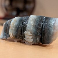 鮨駒 - 稚鮎  中に柚子の皮のすりおろし