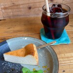 あかじまのカフェとごはん guu guu - guu guu(BAKED CHEESE CAKE 、ICED COFFEE)