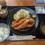 とんかつぼたん - アジフライ定食　本日はアジのサイズが小さいとのことで1270円でした。