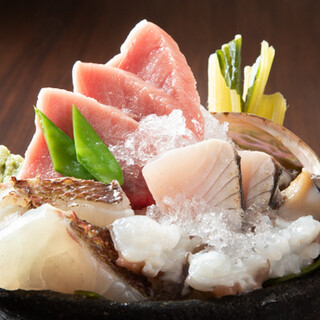 K.AKASHI - 料理写真:泉州、紀州の地魚たっぷり鮮魚たちです