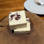 BARMOS - ドライイチジクとナッツのアイス