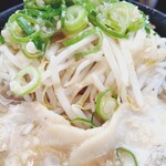 無鉄砲しゃばとん - 麺の食感に集中したいので次回は野菜レスで食べてみます