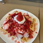 UCCカフェメルカード - 料理写真:ストロベリーワッフル