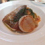 Rukonto Warudo Rejion - 本日の鮮魚料理：イトヨリ鯛と帆立貝柱のポワレ