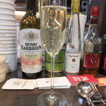 ル・コントワール・ドゥ・レジオン - 乾杯のグラスシャンパン