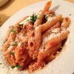 クッチーナ笑多 - ２０１４年８月４～９日のランチ「豚バラとブロッコリーのトマトソース　ペンネ」（１，０００円）サラダ・パン・コーヒーor紅茶付