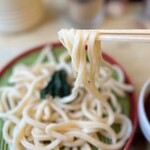 ふたばや - 艶やかなうどんはエッジも効いていて…
長さもあります！(*ﾟ∀ﾟ*)

少し甘めの…
鰹出汁香るお汁につけていただきますと…
しっかりとしたコシでおいしいこと！(*´Д｀*)♡