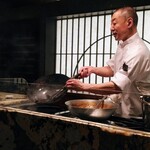 KOBAYASHI - 「はい、唐辛子はこの色になるまで揚げま〜す」