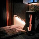 KOBAYASHI - 夜も雰囲気良さげ。もちろん帰りは外までお見送り