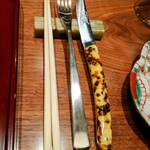 KOBAYASHI - これ見よがしなル・ティエールのナイフ