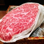 KOBAYASHI - サシが見事すぎる高森和牛のシンシン