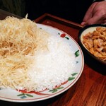 KOBAYASHI - 「コチラが炒飯の具材です。全て手作業で割いているんですよ」と。