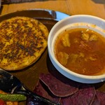 Bocca burger - バンズの一番下と牛すじスープ