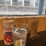 Cafe赤居文庫 - 水にレモンを入れるか聞かれます