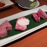 Oumi Gyuu Sumibi Yakiniku Marusa - 角切りステーキ３種盛り