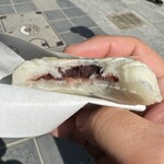 かのや - 「梅ヶ枝餅」の断面
      2025年4月24日