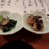 北新地平八 - 付き出しはつぶ貝とほうれん草。