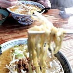 蔵 - 太麺は平打ちちぢれ麺