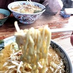 蔵 - 太麺は平打ちちぢれ麺