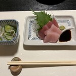 松屋酒店 - 左→ふぐ皮酢の物　右→和歌山串本沖一本釣り　ビンチョウマグロ造り