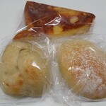 ダーシェンカ - プレミアムくりーむぱん、豆乳ベーグル、フレンチトースト1/2