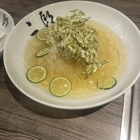 焼肉&手打ち冷麺 二郎 KANAYAMA - 名物の冷麺